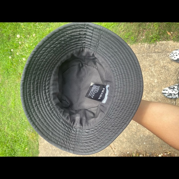 Black Prada bucket hat one size fits all like new - Picture 4 of 4